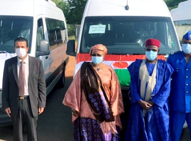 L'Algérie offre 10 mini-bus pour le Niger