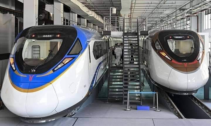 Chine :Un métro qui roule à 160 KM/H rentre en service ??