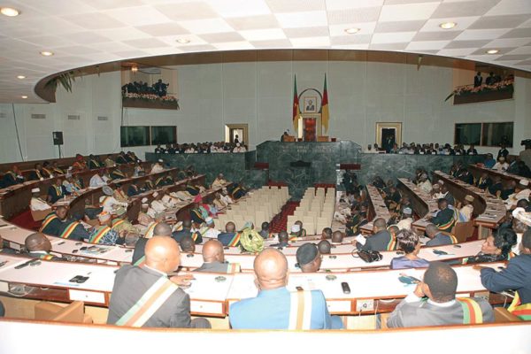 Cameroun : Les habits neufs des régions mis en perspective.
