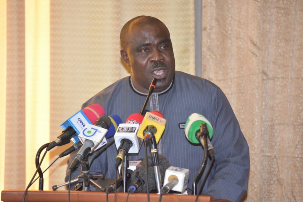 Society : Parliamentarians Put Energy Minister At Tight Corner