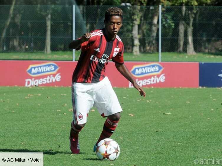 Racisme : un footballeur de 20 ans se suicide en Italie