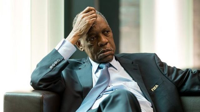 Football : La FIFA met Hayatou au banc de touche