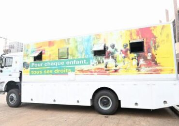 Enregistrement des naissances : le Cameroun expérimente un camion mobile pour rapprocher l’état civil des enfants